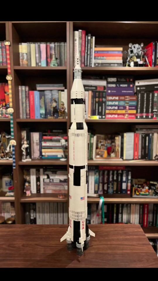 Lego NASA Apollo Saturn V

Translation: Lego NASA Apollo Saturn V