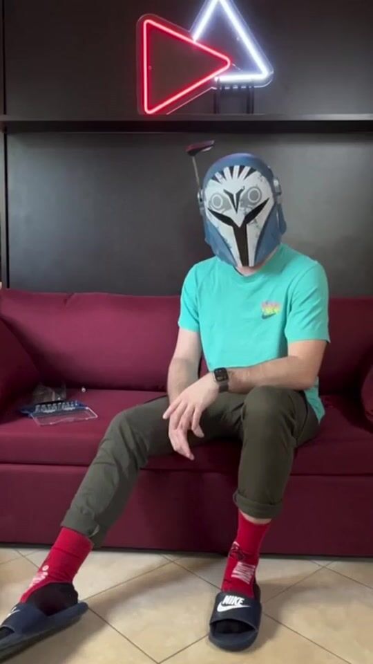 Unboxing: Bo-Katan Hasbro “Black Series” helmet