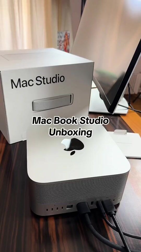 ?️ The Mac Studio M1 Max is AMAZING ? Let's Open It!