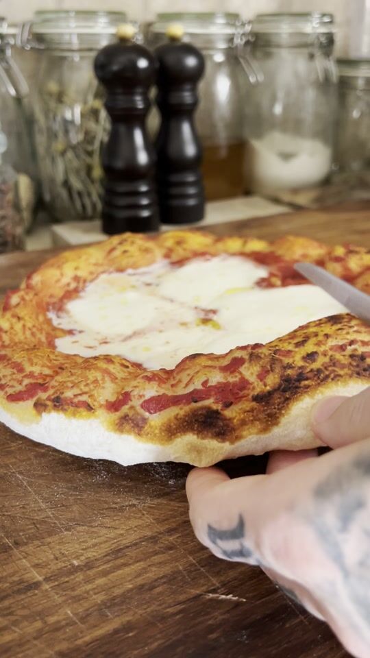 Το μόνο εργαλείο που χρειάζεσαι για να κόψεις εύκολα πίτσα!