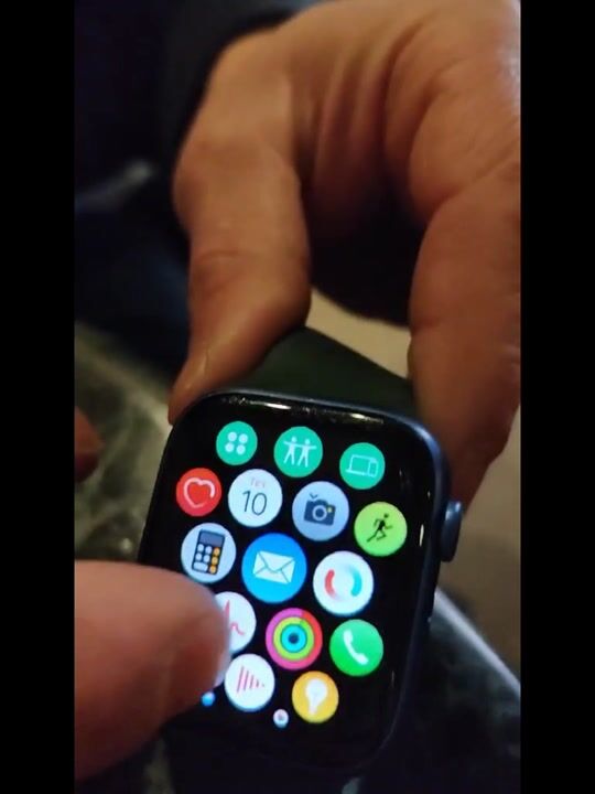 Überprüfung der Apple Watch Series 7 Cellular Aluminium 41mm Wasserdicht mit eSIM und EKG (Midnight Blue)