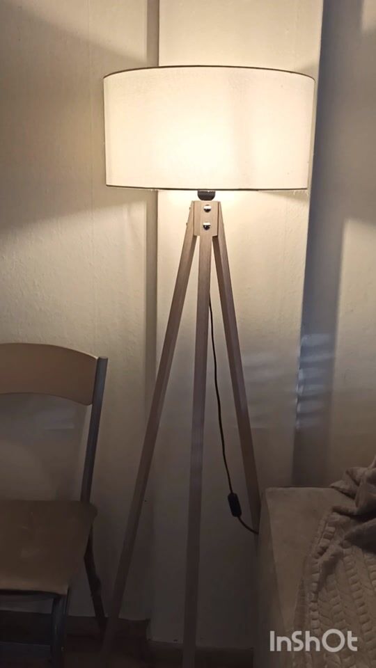 Decorați fiecare colț al casei dvs. cu un lampadar modern