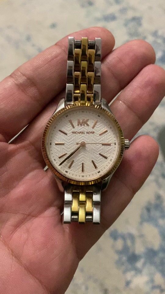 Ένα κομψοτέχνημα από την Michael Kors!😍