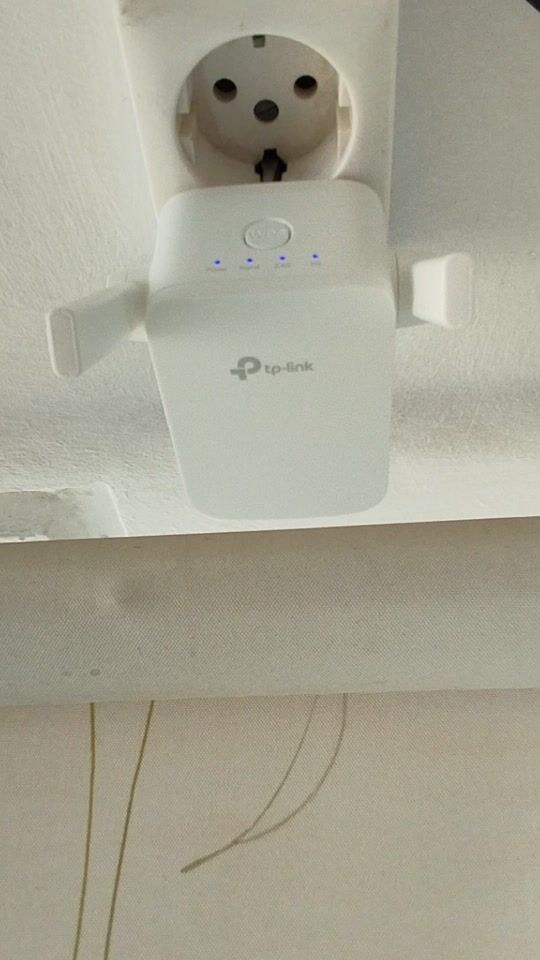 Ревю на TP-LINK RE305 v4 WiFi удължител Dual Band (2.4 & 5GHz) 1200Mbps