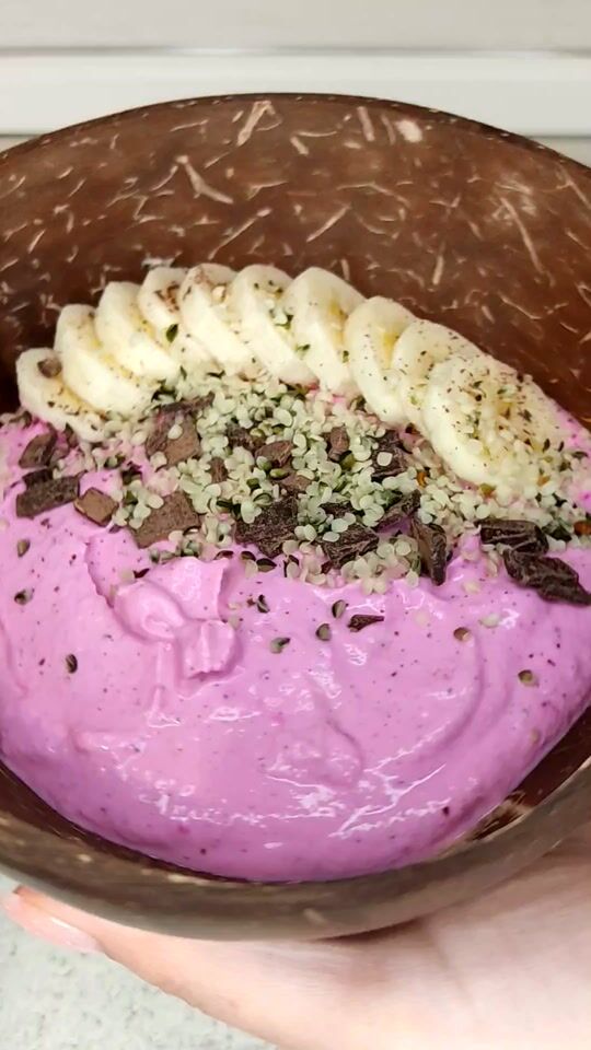 Yogurt with pitaya and hemp seeds