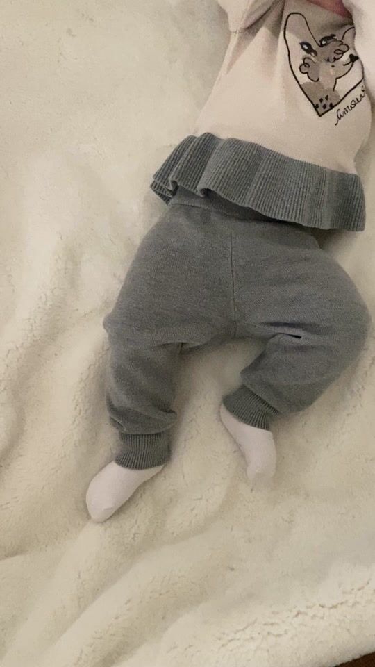 Gemütliches Baby-Outfit des Tages