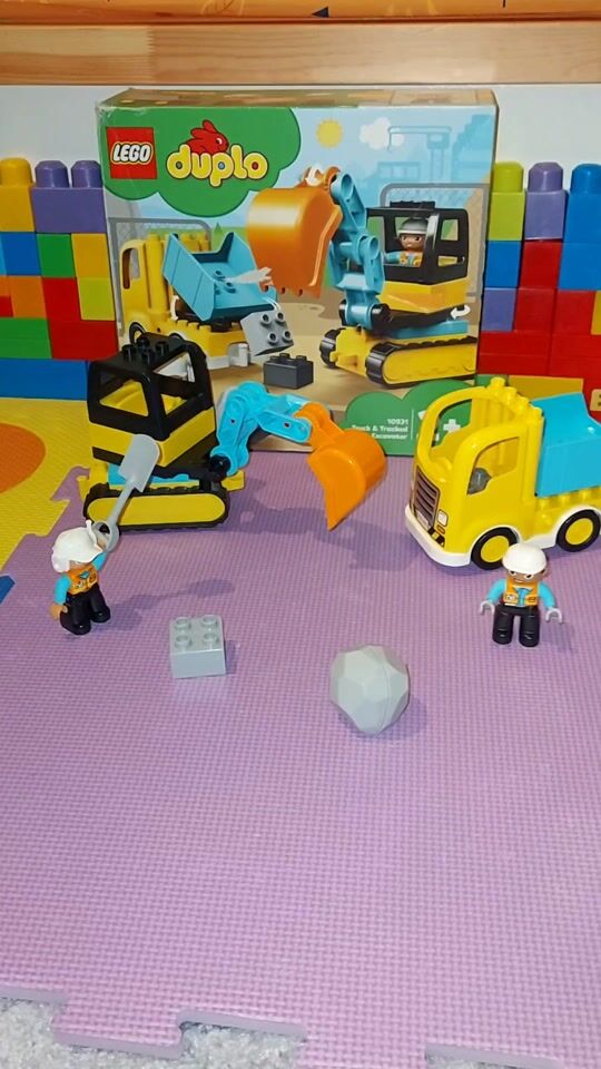 Lego Duplo mit Bagger und LKW