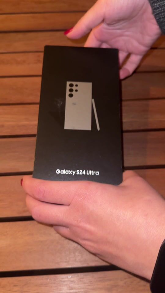 Κάνουμε unboxing το νέο Samsung Galaxy S24 Ultra 😍