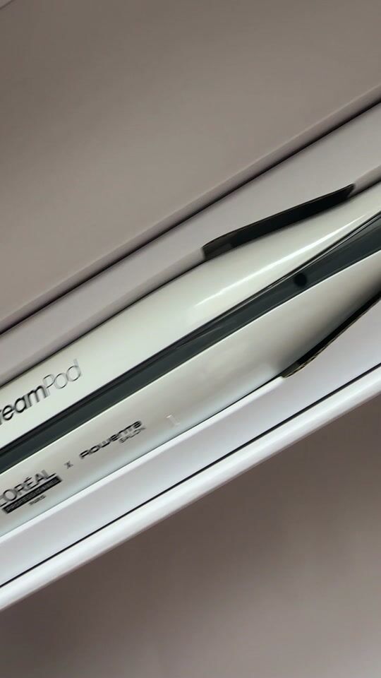 Unboxing the super steampod 3.0 hair straightener with steam.