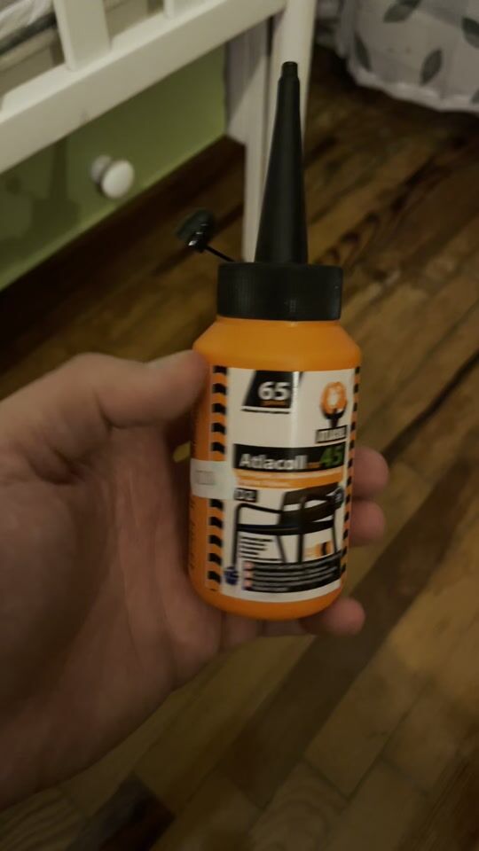 Strong glue for wooden surfaces!