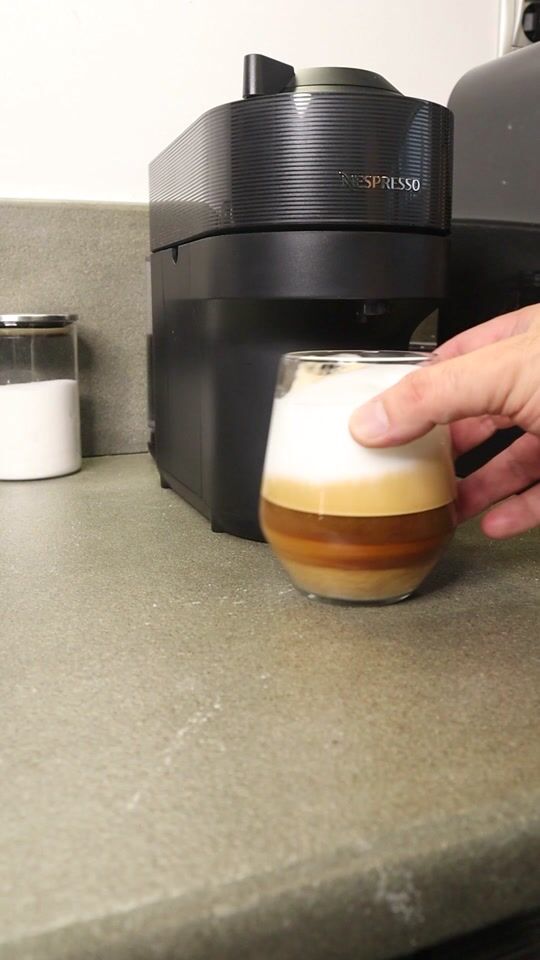 Απογευματινό latte με Nespresso Vertuo Pop και αφρογαλιέρα Gruppe ΜΚ50