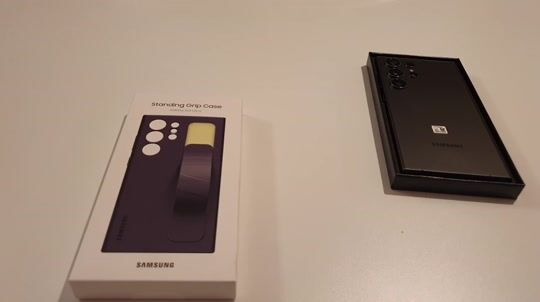 Αξιολόγηση για Samsung Standing Grip Back Cover Σιλικόνης με Λουράκι Dark Violet (Galaxy S24 Ultra)
