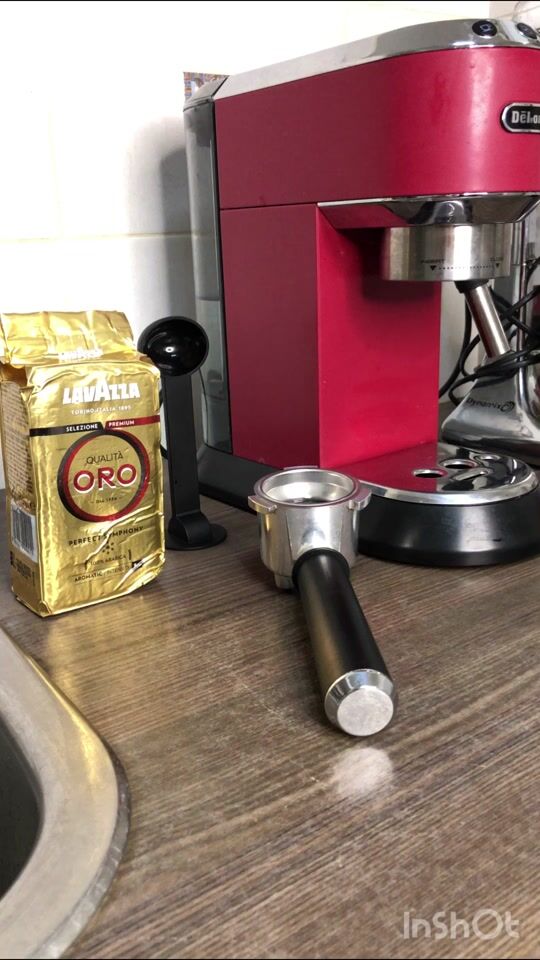 Bereiten Sie den perfekten hausgemachten Freddo Espresso mit der Delonghi Dedica zu!! ?☕️