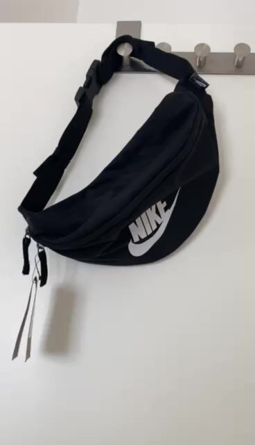 Geantă de talie pentru bărbați Nike Heritage, negru
