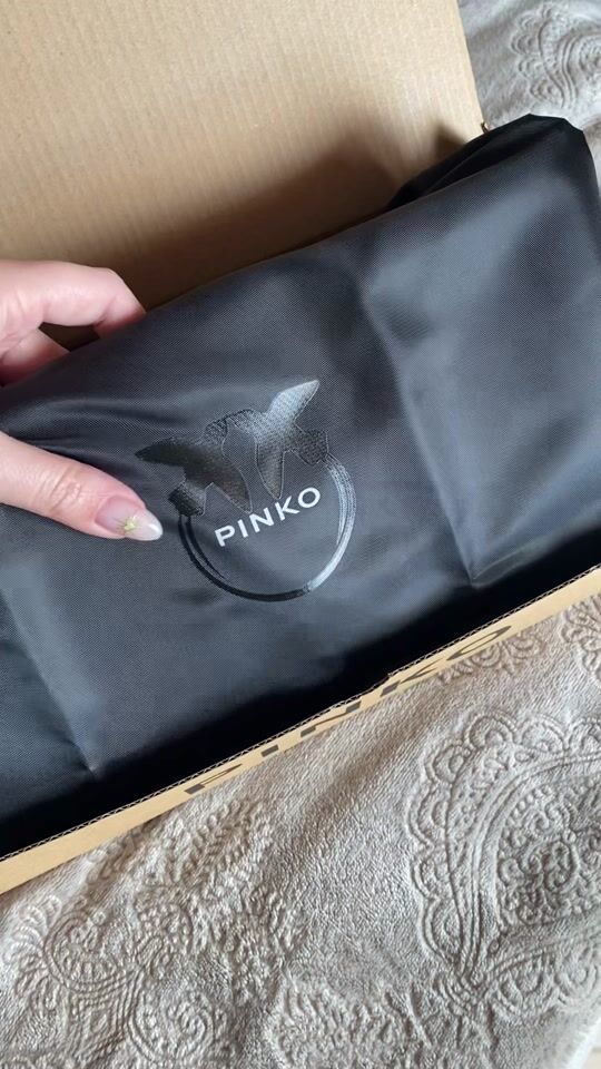 My PINKO pink bag is my new obsession 🌸
