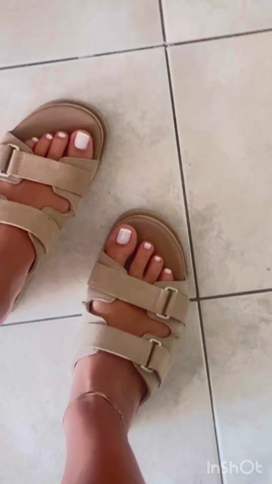 Review for Ugg Australia Goldenstar Women's Sandals in Beige Color