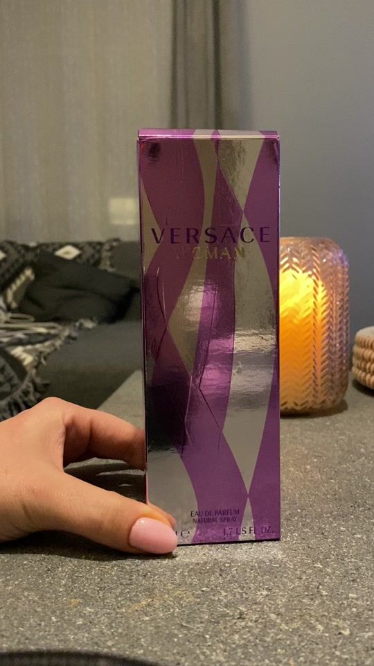 Parfumul pentru femei Versace Musk Woody Floral!!!