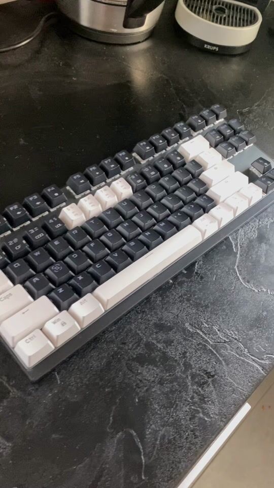 Motospeed K82 Gaming Keyboard (custom keycaps)