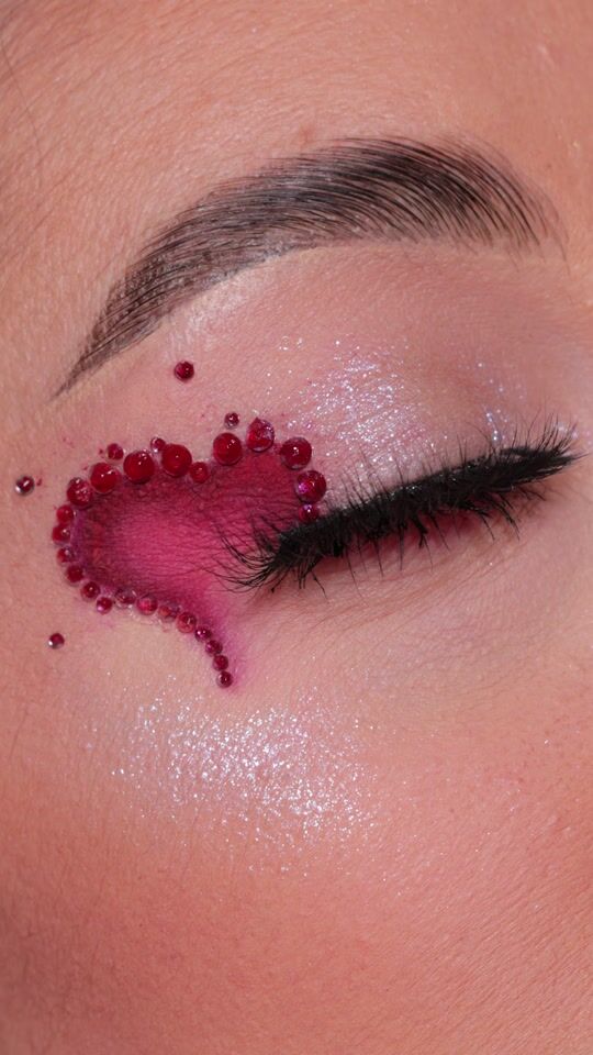 Romantic makeup in shape ?