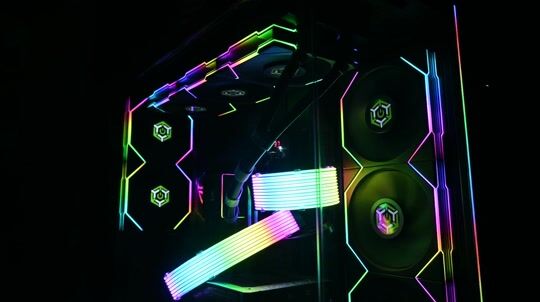 Ryzen 9 9950x3d and RTX 5080 Gaming-Render Monster