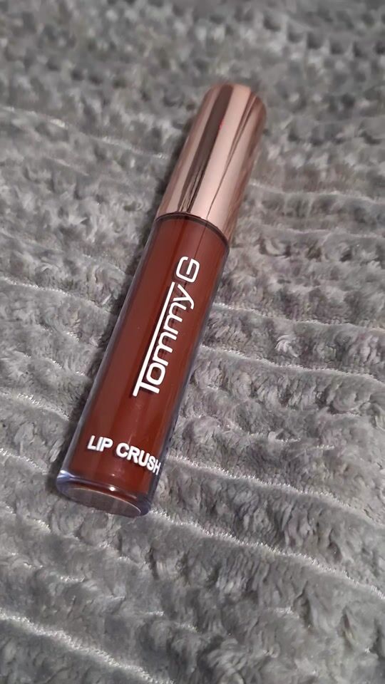 TOMMYG long-lasting lipstick in a beautiful wine red!! ?