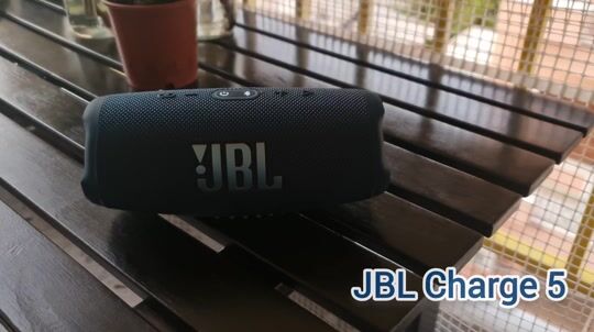 JBL Charge 5: Δυναμικός και μπασάτος ήχος JBL που διαρκεί!