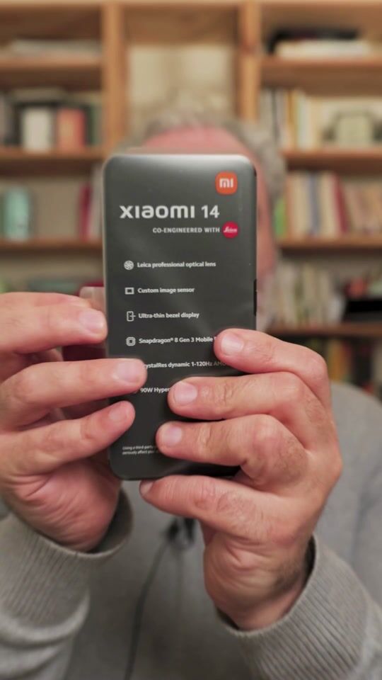 Xiaomi 14 Unboxing