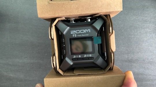 Unboxing: Zoom F3 