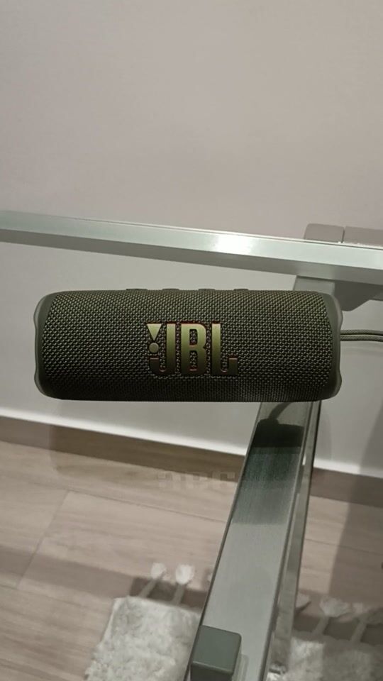 JBL FLIP6 speaker is very powerful with nice bass