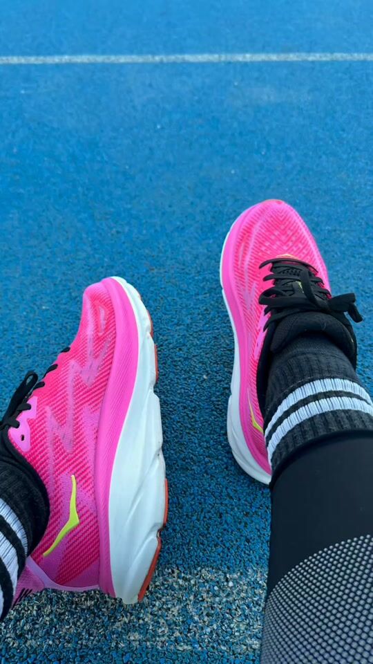 Hoka Clifton 9, pantofi de alergare ușori, cu amortizare și stabilitate