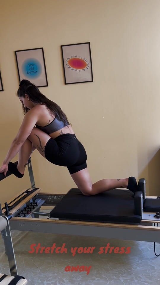 Stretching on Pilates Reformer ✨