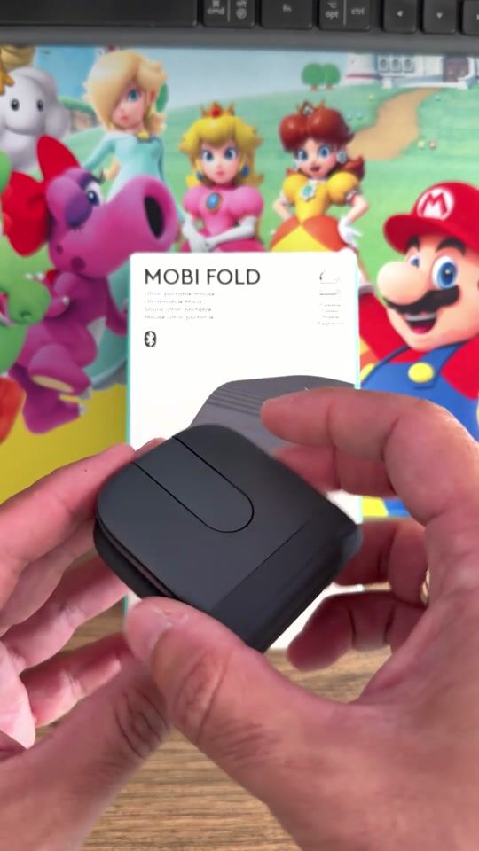 Logitech Mobi Fold, kleine, faltbare Maus, die überall Platz findet