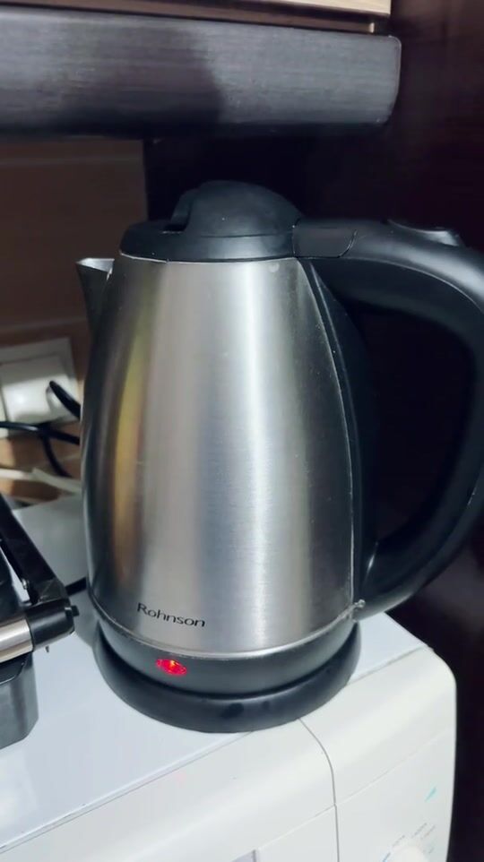 Stainless steel Rohnson 1.7lt kettles.