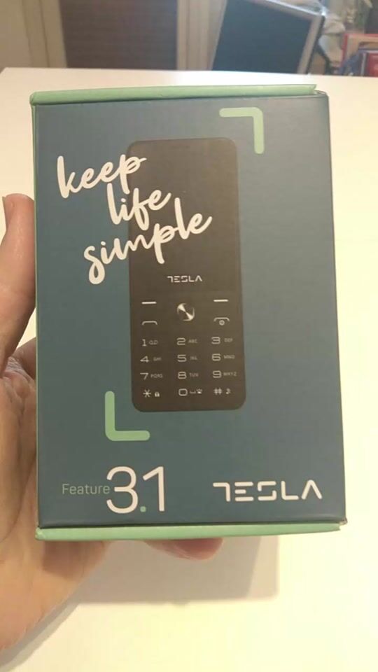 Ideales Mobiltelefon für Senioren mit griechischem Menü: "Tesla Feature 3.1"