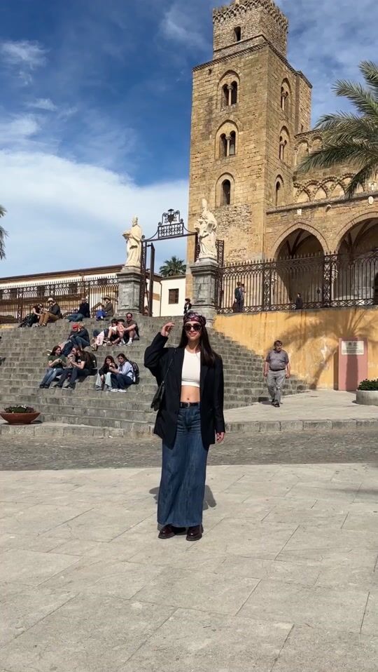 Sicily outfit jeans, crop top & bandana👖❤️