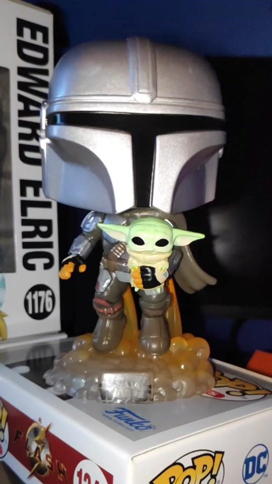  Star Wars The Mandalorian Funko Pop! with baby Yoda 