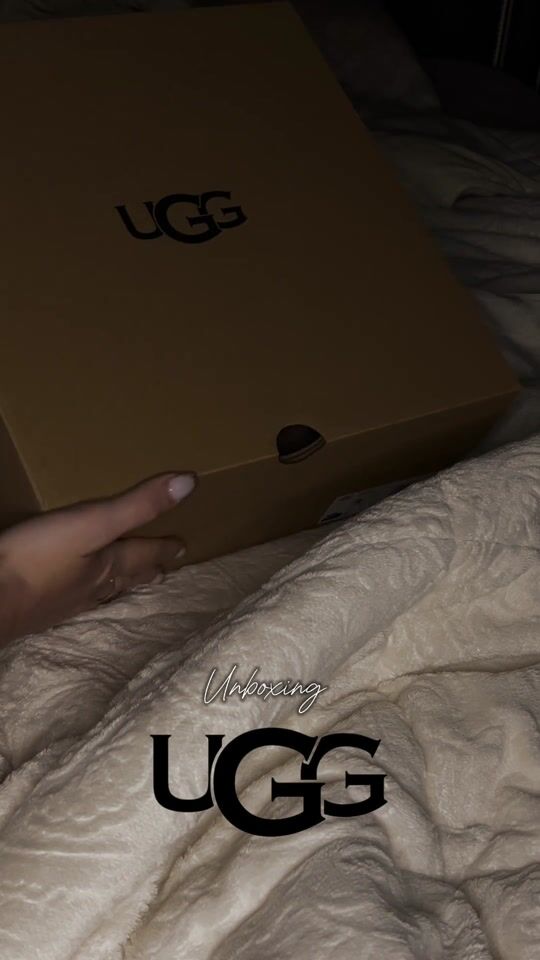 Unboxing the most viral Ugg Funkette slippers ??