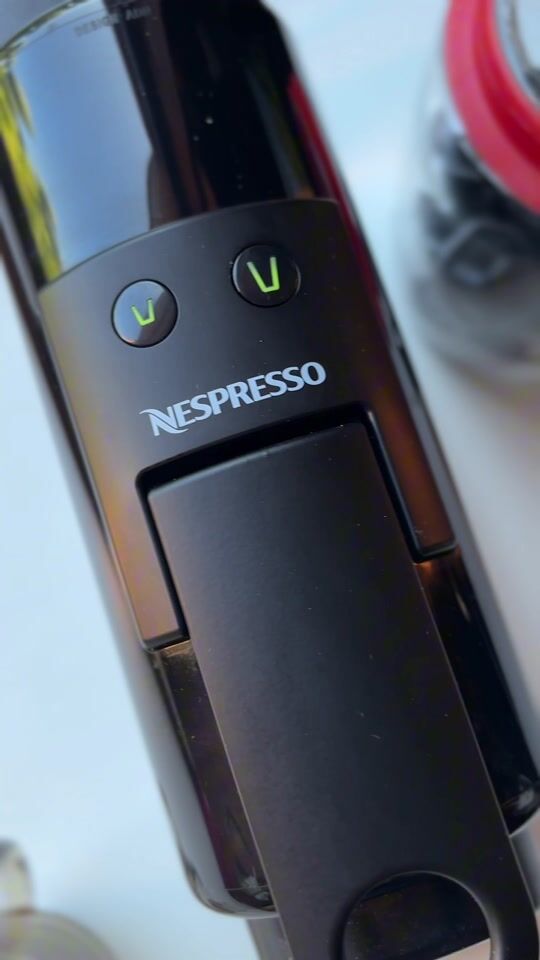 De'Longhi Essenza Mini Nespresso Coffee Machine with Capsules... Get to Know It!