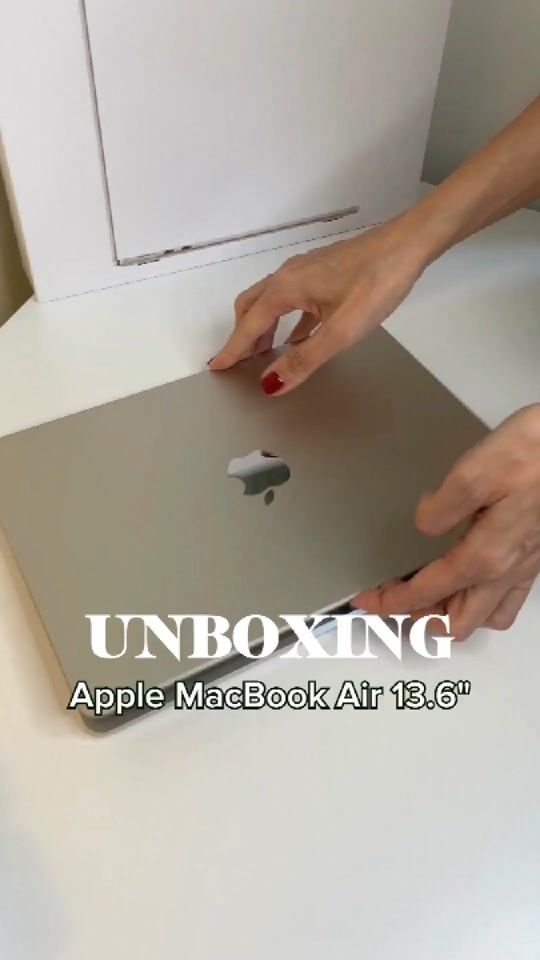 Unboxing: Apple MacBook Air 13.6"