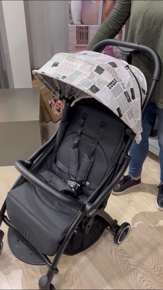 The lightweight stroller that folds with one hand!