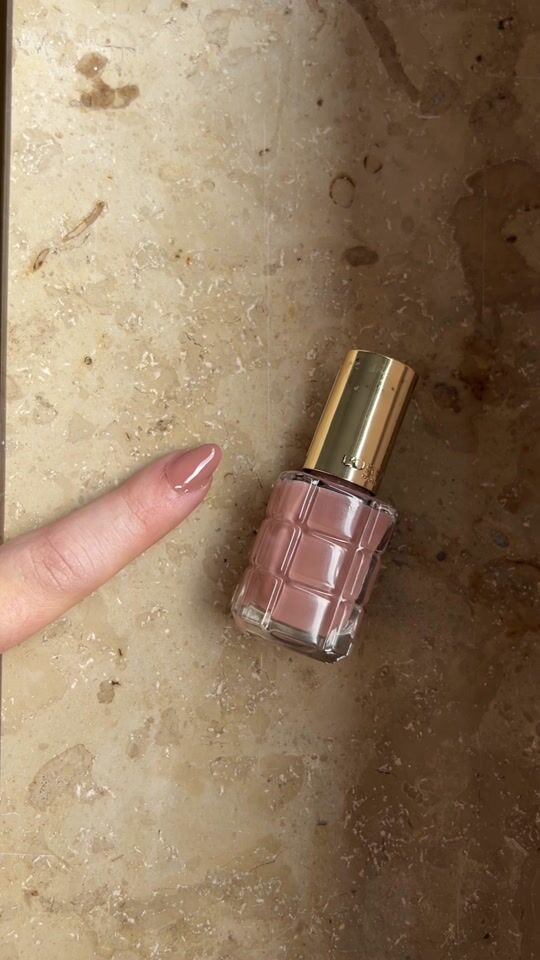 L'Oréal nail polish with rich color + long-lasting ✨