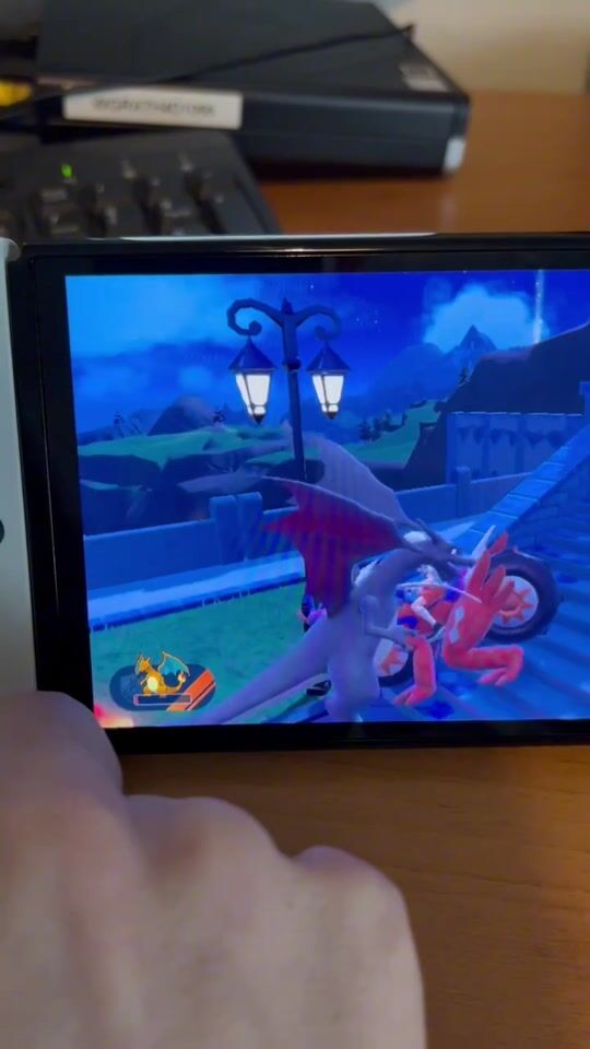 Charizard strălucitor în Pokemon Scarlet pentru Nintendo Switch OLED!!