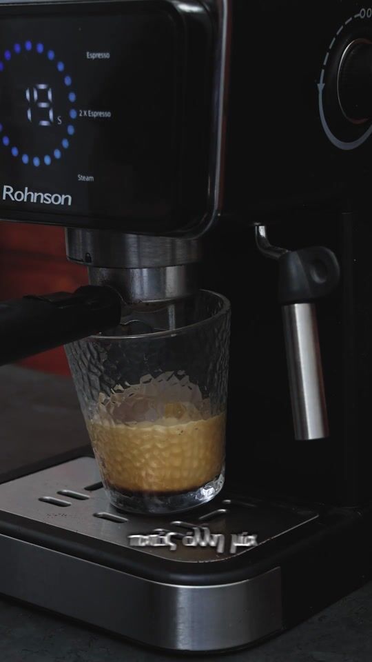 Make Cold Freddo Espresso with the Press of 1 Button