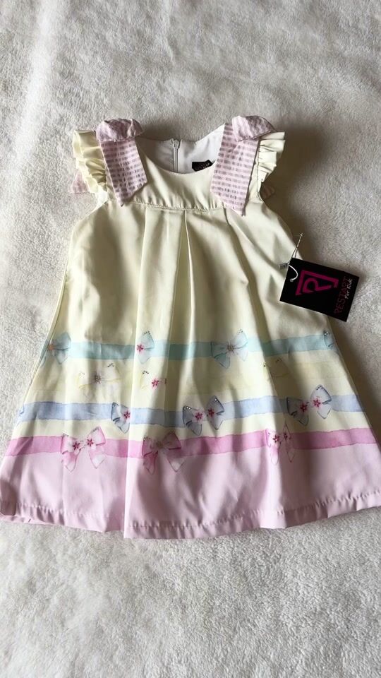 Children's dress with beautiful details on the shoulders ?