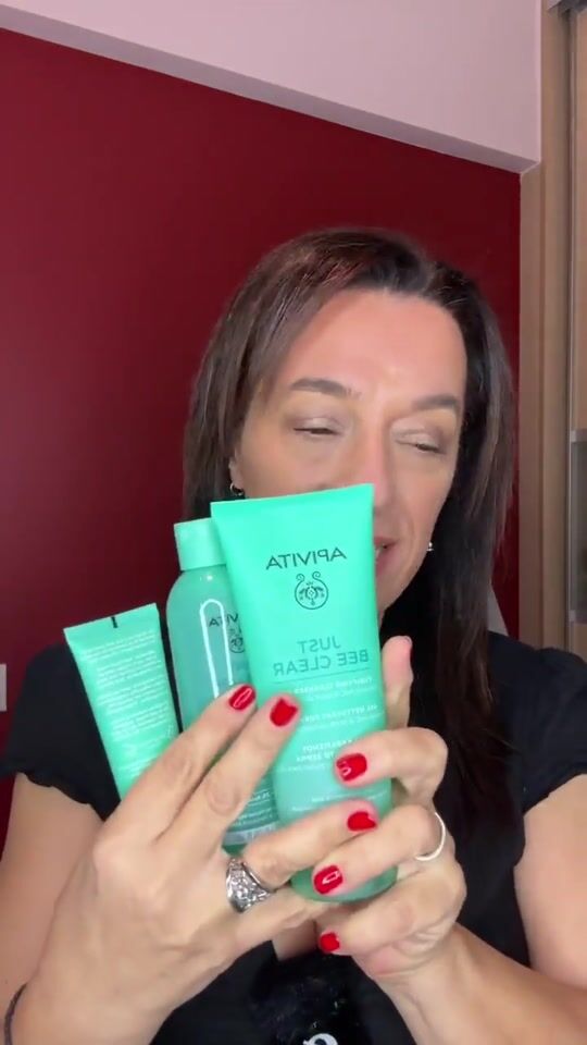 New acne products from Apivita!