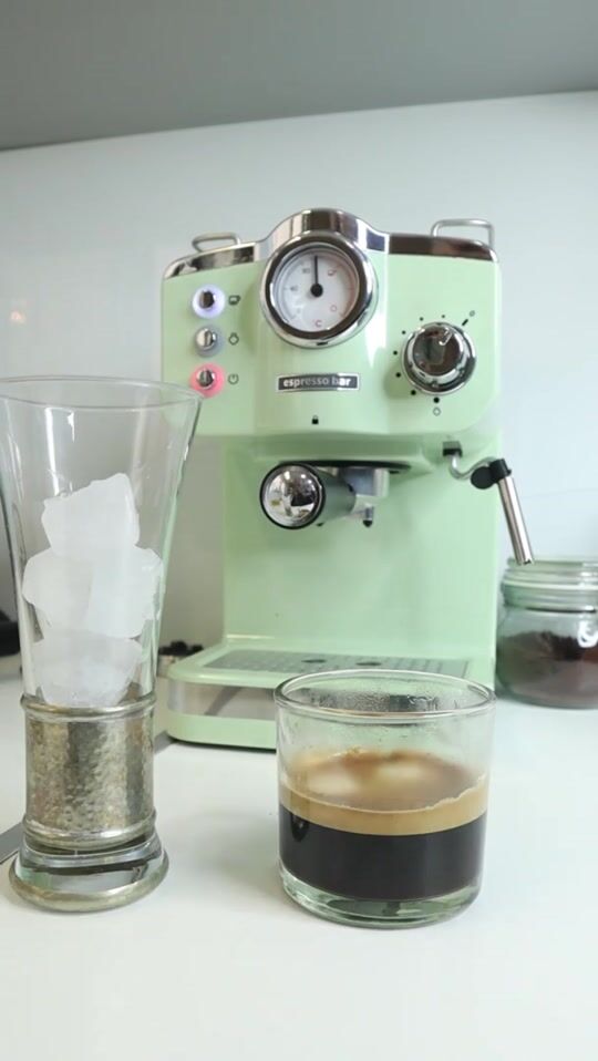 Πρωινό freddo espresso με τη μηχανή IQ CM-175!