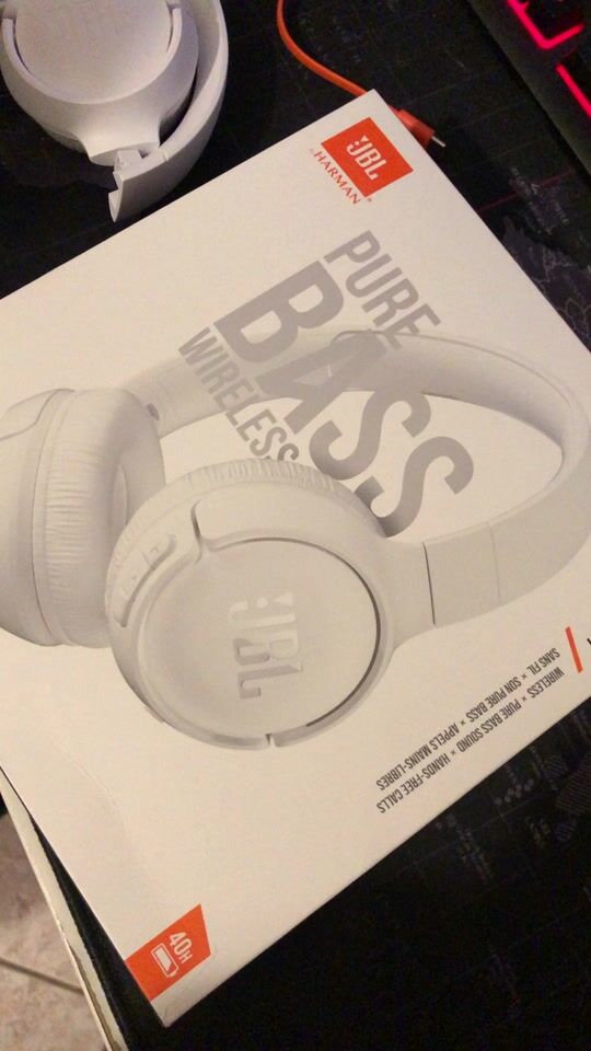 Review for JBL Tune 510BT Wireless Bluetooth On Ear Headphones with 40 hours of Battery Life and Quick Charge White
