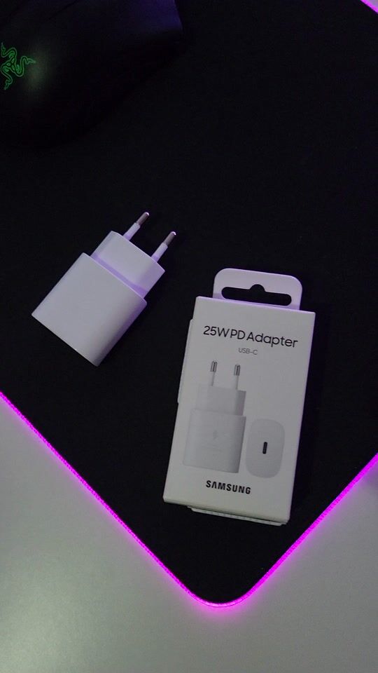 "25W Type C fast Charger Samsung"