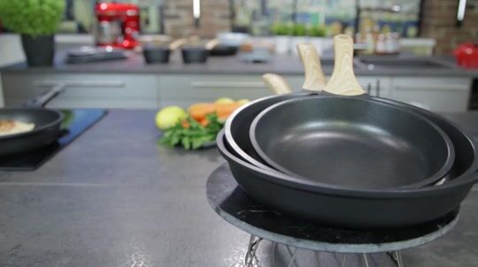 Learn all the secrets for proper cooking with non-stick pans.