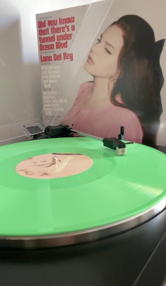 Αξιολόγηση για Lana Del Rey - Did You Know That There's A Tunnel Under Ocean Blvd (Green Vinyl) (2 VINYL)